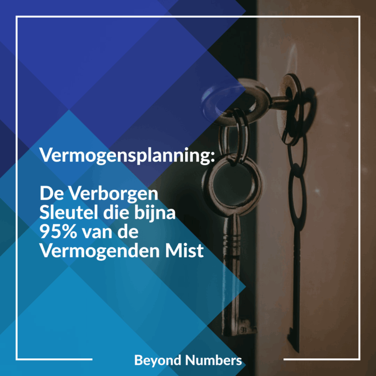 Sleutels in een deur met overlay-tekst over vermogensplanning en het belang van een verborgen strategie, met blauwe geometrische vormen en de tekst "Beyond Numbers